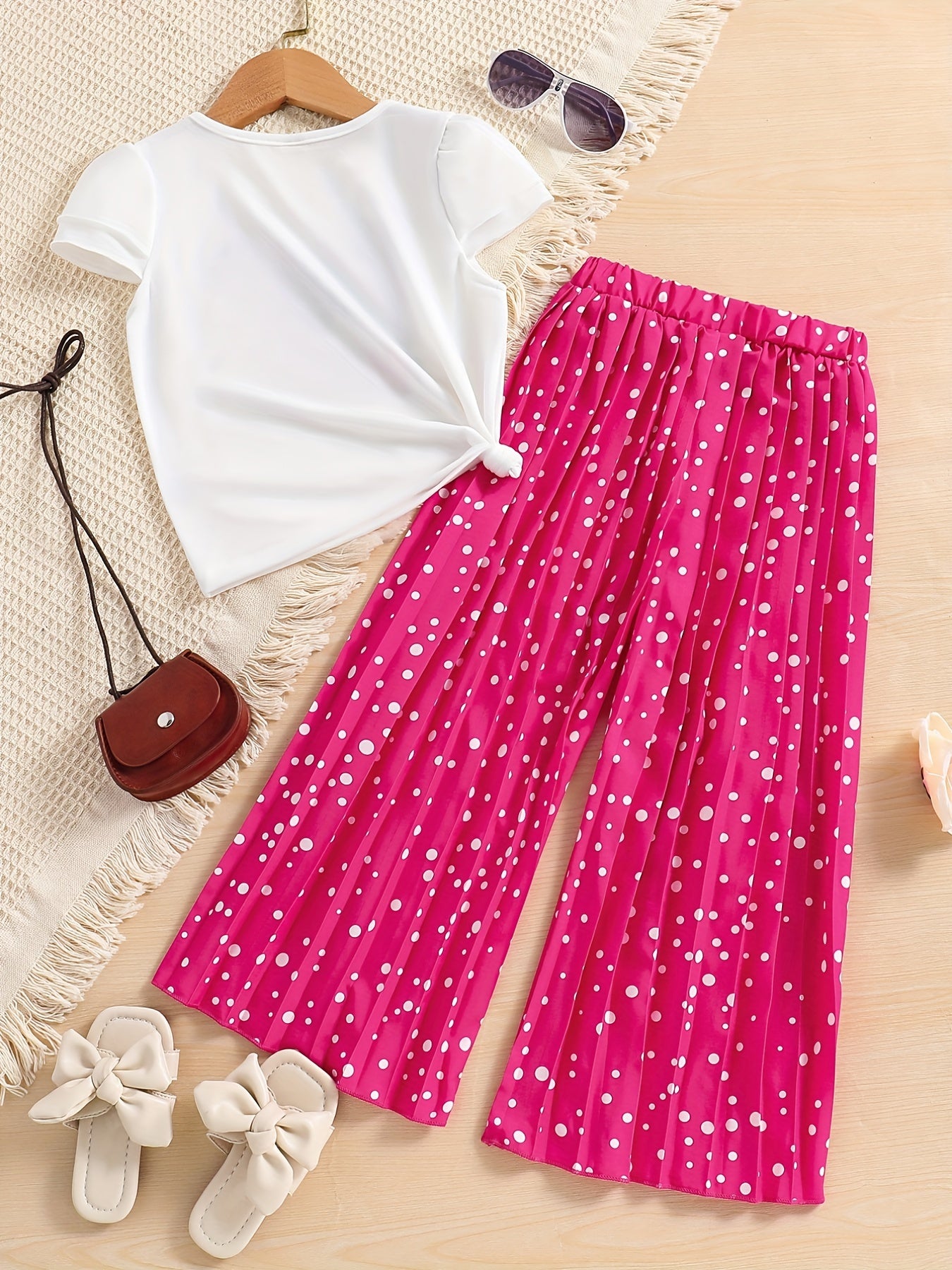 Girls' Cartoon Portrait Print T-shirt & Polka Dot Pants - 2pcs