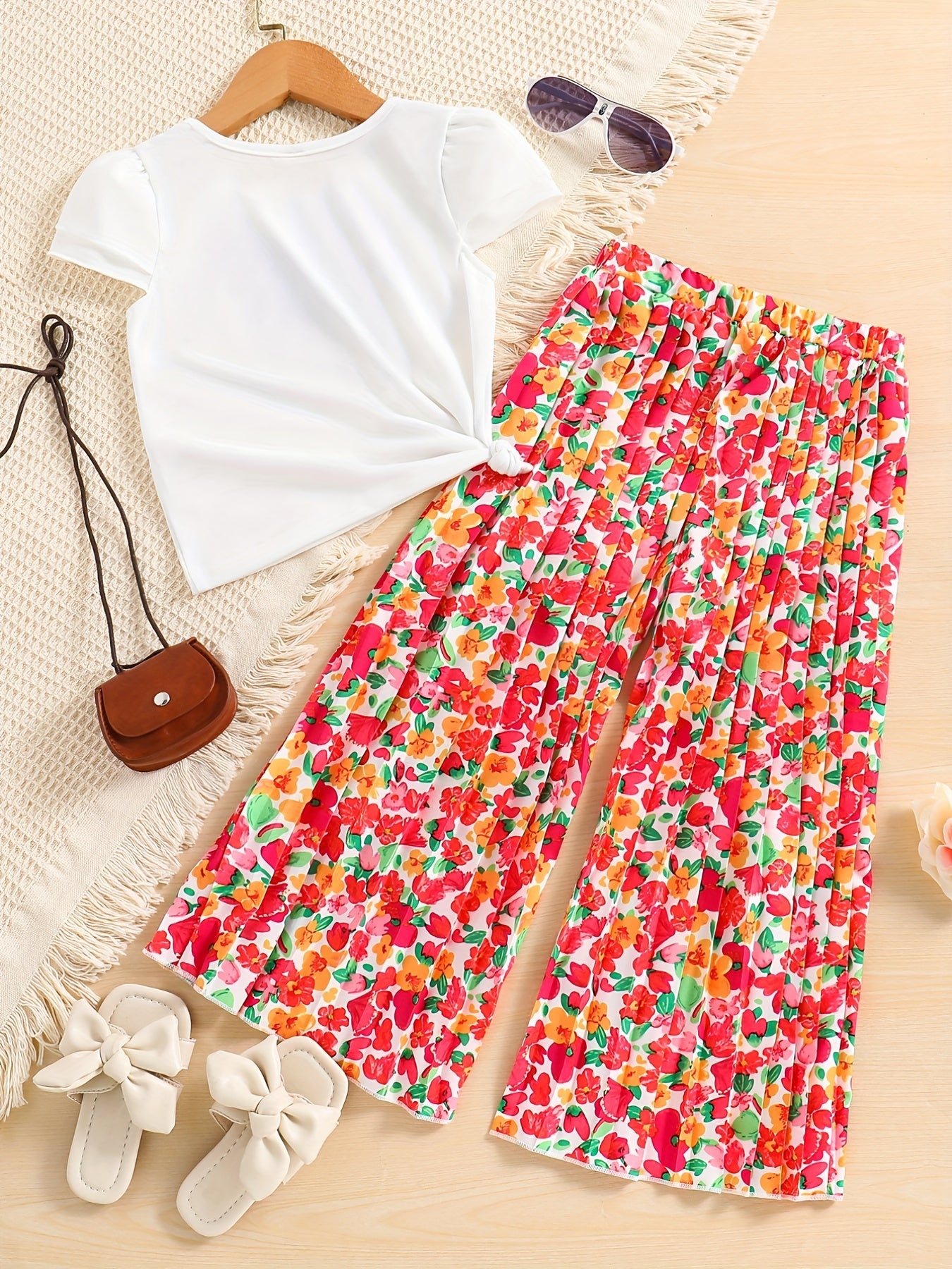 Girls' Cartoon Portrait Print T-shirt & Polka Dot Pants - 2pcs
