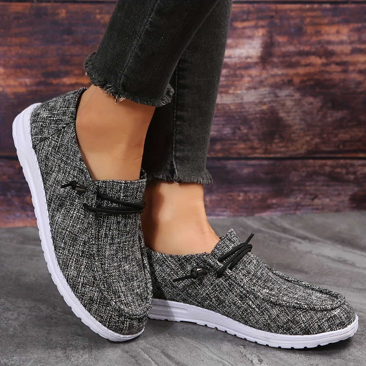Women's Lightweight Canvas Lace Up Sneakers