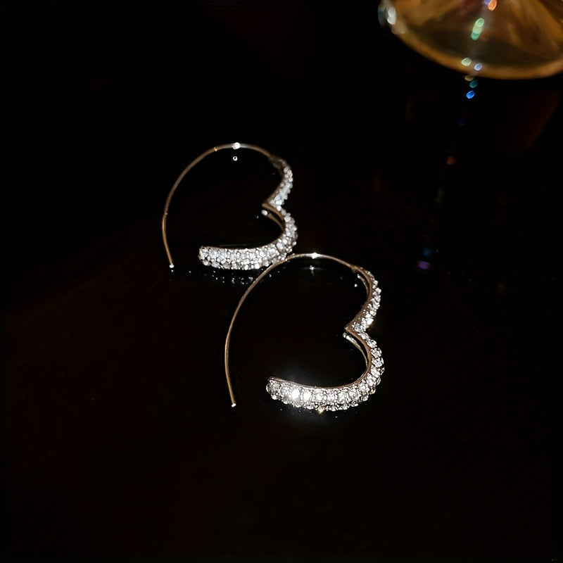 1 Pair of Sparkling Heart-shaped Earrings