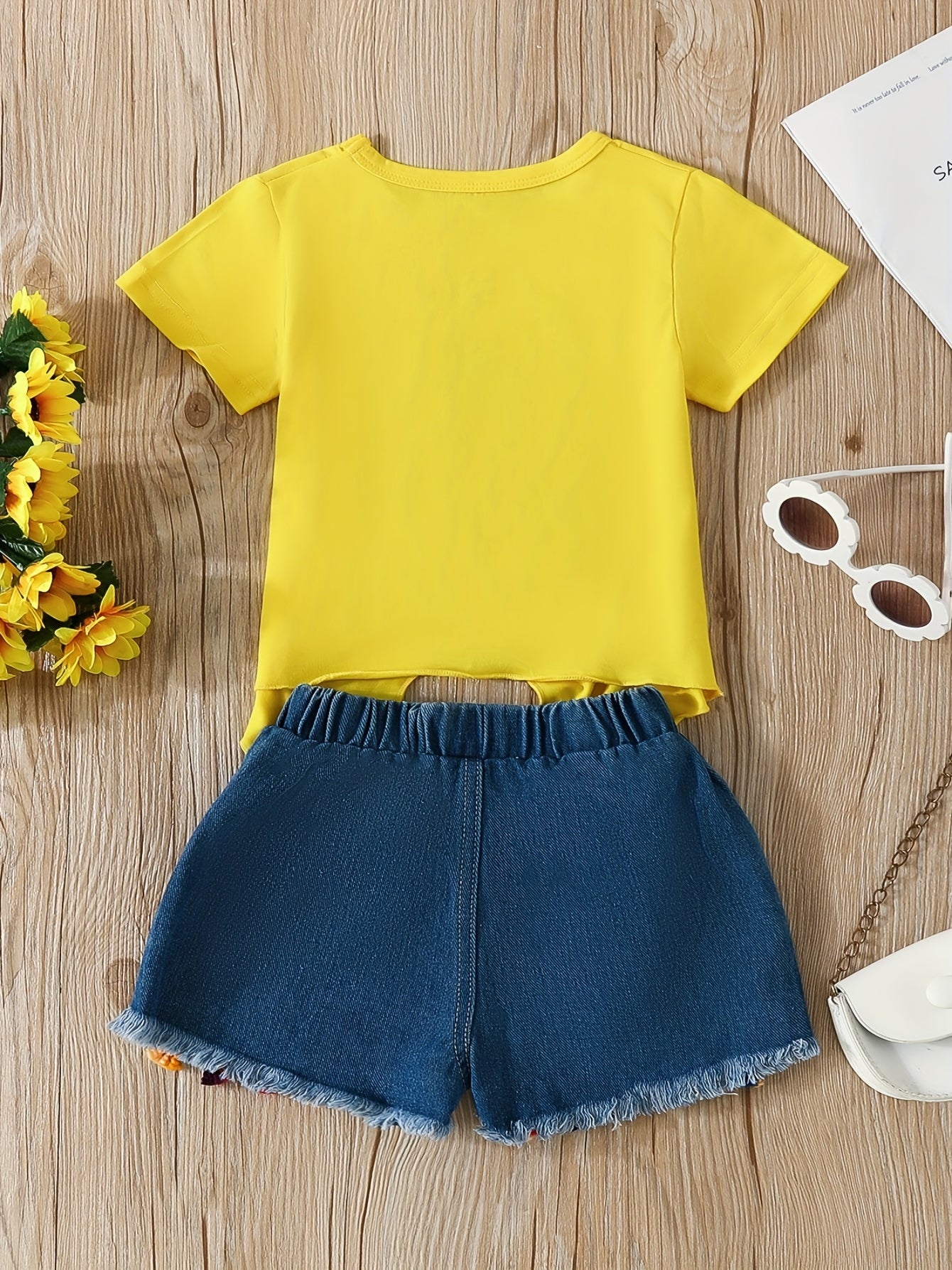 2-Piece Girls' Sunflower and Letter Graphic Print T-Shirt and Denim Shorts Set